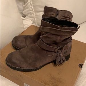 BORN Women’s Cory Grey Distressed Tassel Booties
